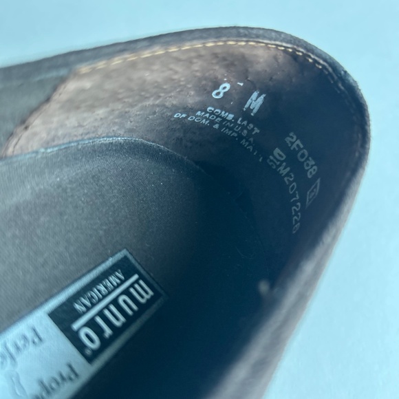 Munro American Brown Suede Genuine Leather Heels size 8, rubber outsole. - Picture 14 of 14